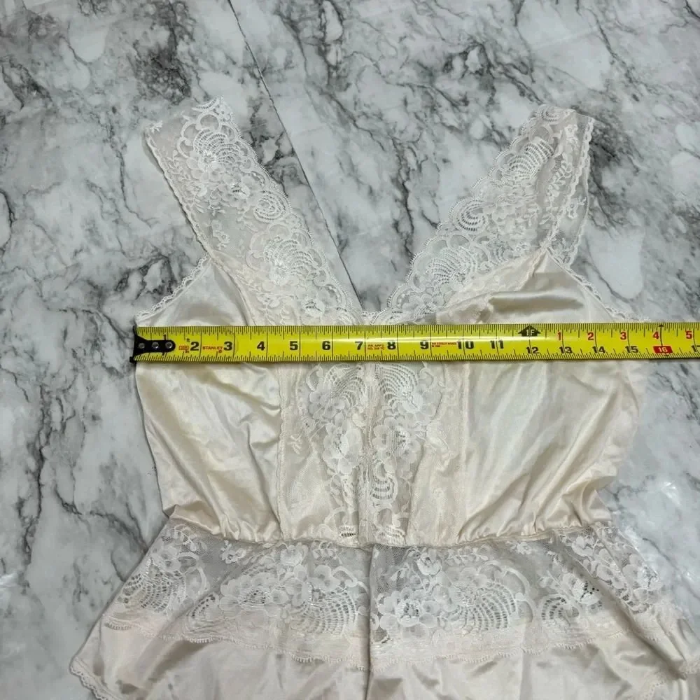 Playtex Limited Vintage White Cream Lace Detail Bodysuit snap crotch medium 90s